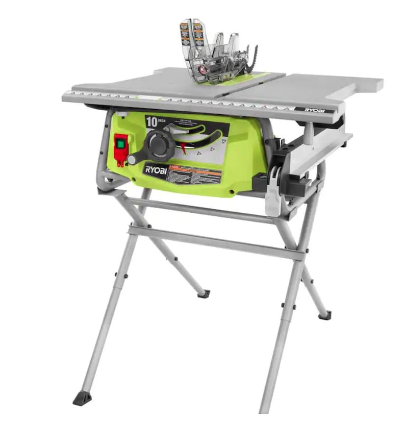 Puede incluir: Una sierra de mesa de 10 pulgadas (25,4 cm) de color verde lima y gris con un soporte de metal plateado. La sierra tiene un protector de hoja y un bot&oacute;n de encendido rojo. Dise&ntilde;ada para cortar madera y otros materiales.
