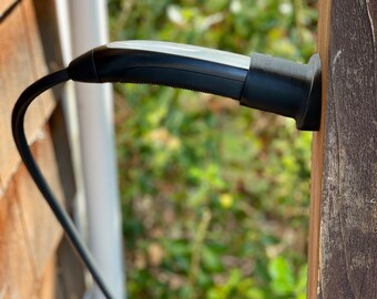 Base/soporte para enchufe de carga Tesla: accesorio Tesla simple y minimalista