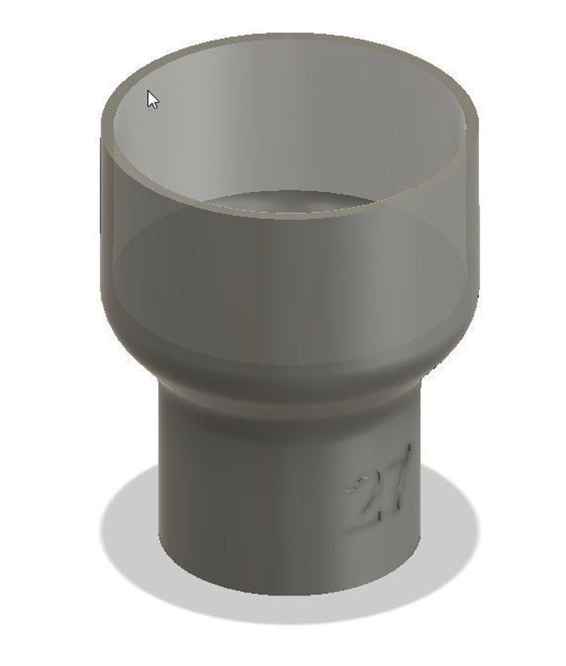 Puede incluir: Accesorio de tuber&iacute;a de pl&aacute;stico gris, con una parte superior cil&iacute;ndrica ancha y una base m&aacute;s estrecha. El n&uacute;mero "27" est&aacute; grabado en el lateral. Dise&ntilde;ado para conectar tuber&iacute;as.