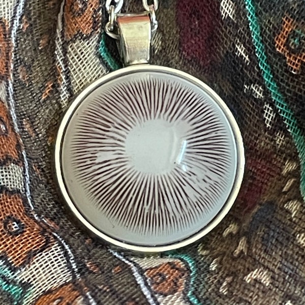 Collier à pendentif en résine à imprimé spores de champignons magiques