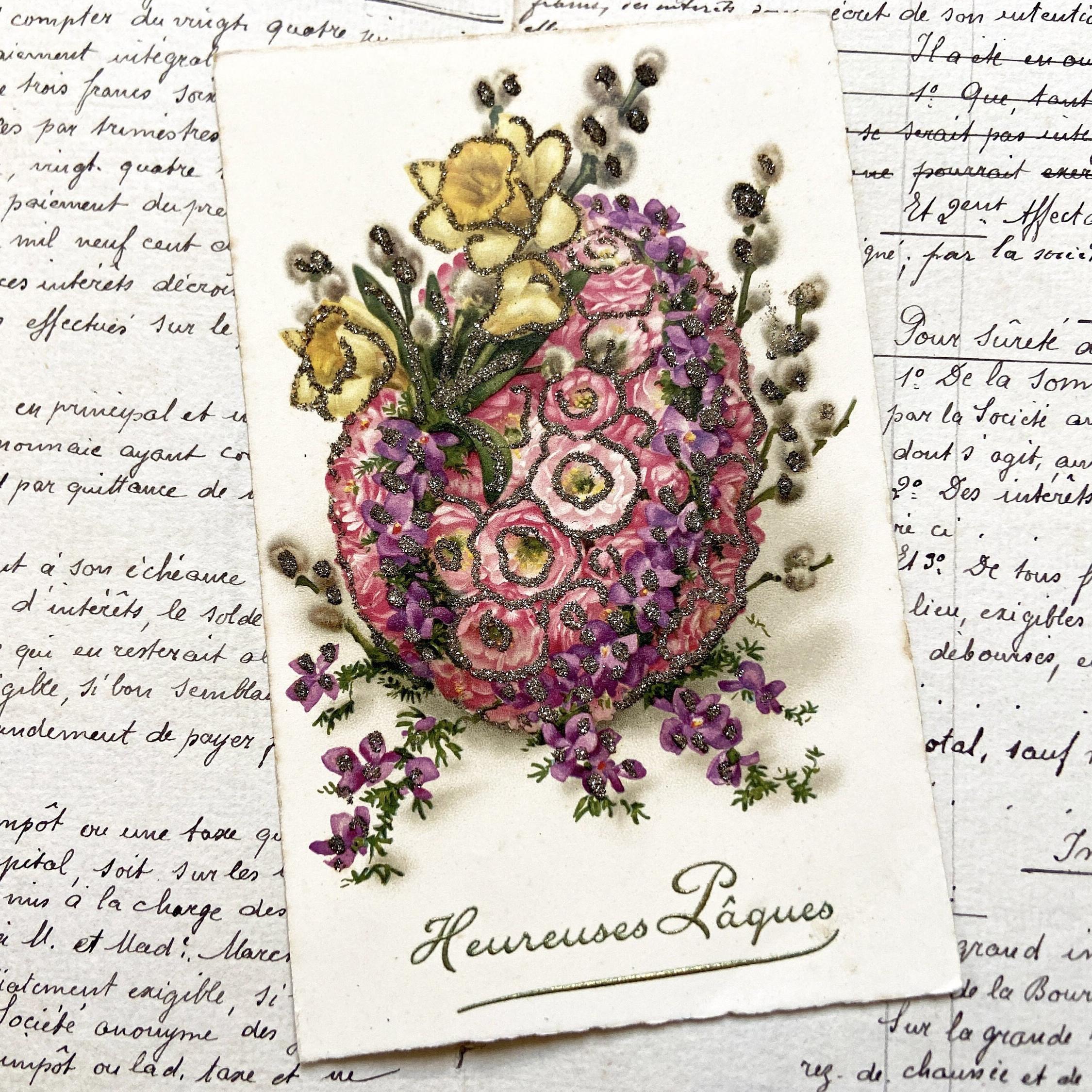 1940s - Postcard with a bouquet of flowers and the words "Heureuses Pâques" / "Happy Easter" - Postcard with some glitter