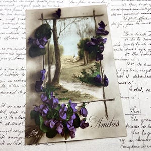 Années 1910 - Carte postale avec des petites fleurs et un paysage campagnard