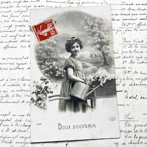 1910s - Postkarte mit einem Kind und den Worten "Doux souvenir" / "Süsse Erinnerung"