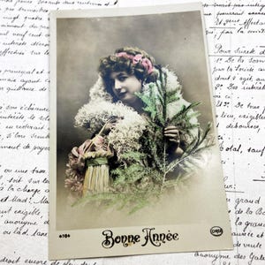 Década de 1910 - Postal con una joven y la palabra "Bonne année" / "Feliz Año Nuevo"