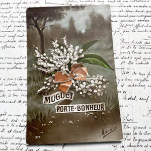 Années 1900 - Carte postale avec des fleurs de muguet et les mots « Porte-Bonheur » / « Lucky »