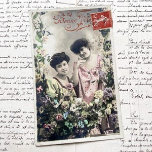 1910年代 - 2人の女性と花、そして「Bonne fête」という言葉が描かれたポストカード