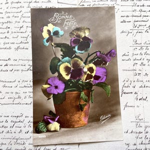 1910年代 - パンジーの花束と「Bonne fête（ボンヌ・フェット）」という言葉が書かれたポストカード