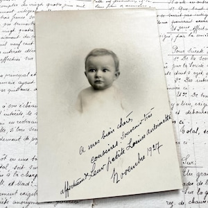 Années 1920 - Photo d'un bébé accompagnée d'une petite note manuscrite