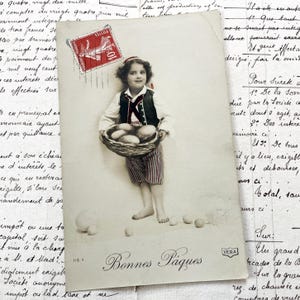 1910年代 - 卵を持った子供と「Joyeuses Pâques」/「Happy Easter」という言葉が書かれたポストカード