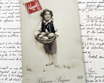 1910s - Postcard with a child with eggs and the words &quot;Joyeuses Pâques&quot; / &quot;Happy Easter&quot;