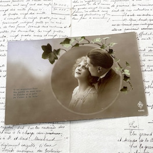 Década de 1920 - Cartão postal de um casal com algumas palavras sobre amor