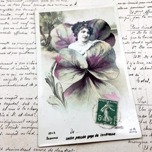 Década de 1910 - Postal con una mujer joven en una flor