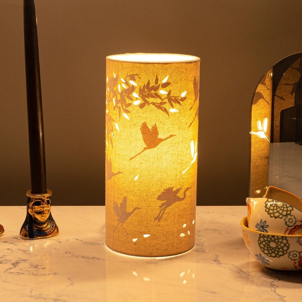 Lampe de table en tissu de lin avec un design Grues et bambous | Thème nature | Veilleuse | avec formes découpées