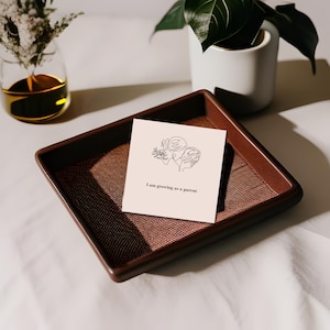 Affirmation deck for new moms. This quote reads: I am growing as a parent.