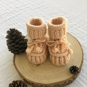 Hand knitted baby socks, Newborn booties, Handmade baby gift, Pink Baby Socks, Babyshower Gift, Boho Baby Socks, Baby Girl Christmas Gift