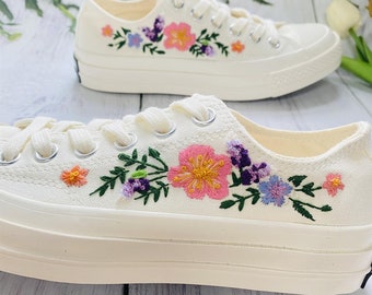 Embroidered Converse Chuck Taylor 1970s/ Custom Lavender Embroidery/Converse Low Neck Floral Embroidery /Floral Embroidery Wedding Shoes