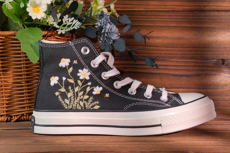 Converse Chuck Taylor 1970s , Converse Wreath Embroidery Converse Self-designed Pattern Embroidery ,Custom Floral Circle Embroidery Bild 6
