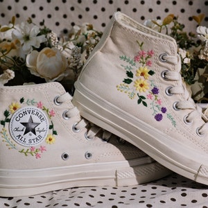 Converse Custom Floral Embroidery / Converse Custom Name / Gift For Best Friend