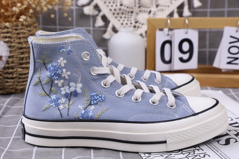 Converse Custom Floral Embroidery / Converse Custom Name / Gift For Best Friend Bild 2