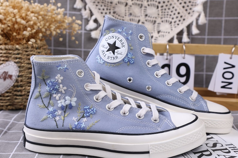 Broderie florale personnalisée Converse / Nom personnalisé Converse / Cadeau pour le meilleur ami image 4