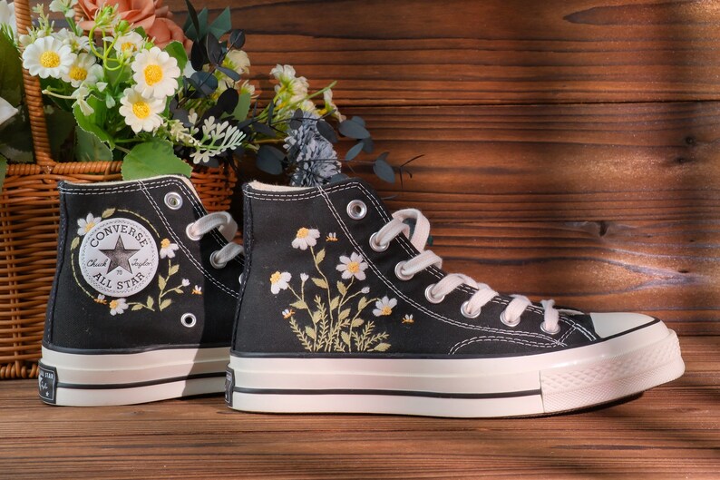 Converse Chuck Taylor 1970s , Converse Wreath Embroidery Converse Self-designed Pattern Embroidery ,Custom Floral Circle Embroidery Bild 4