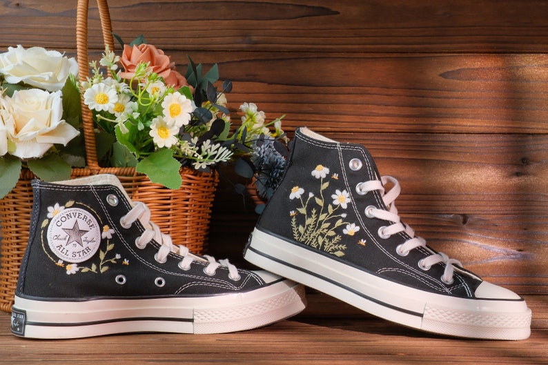 Converse Chuck Taylor 1970s , Converse Wreath Embroidery Converse Self-designed Pattern Embroidery ,Custom Floral Circle Embroidery Bild 2