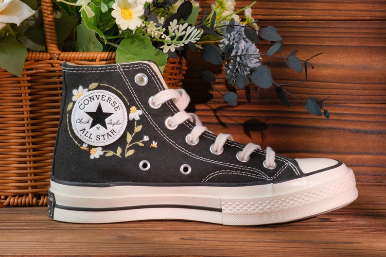Converse Chuck Taylor 1970s , Converse Wreath Embroidery Converse Self-designed Pattern Embroidery ,Custom Floral Circle Embroidery Bild 5