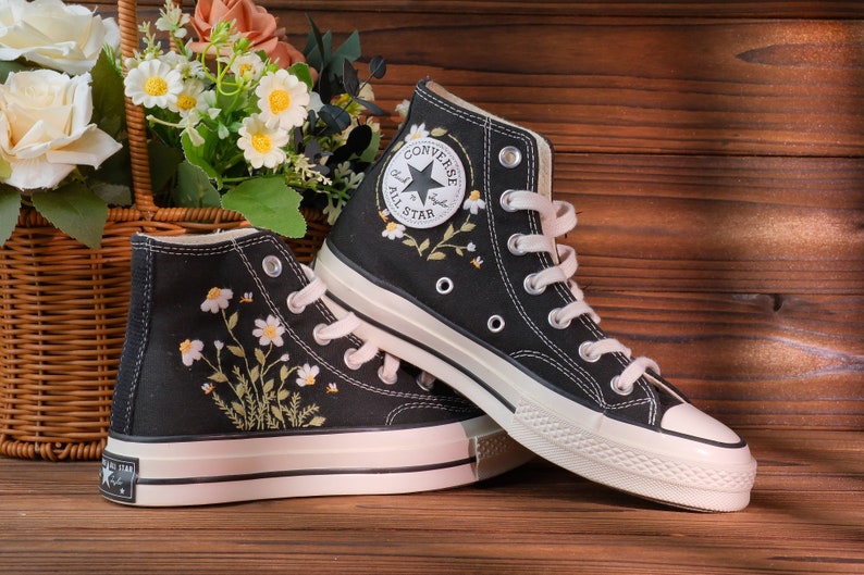 Converse Chuck Taylor 1970s , Converse Wreath Embroidery Converse Self-designed Pattern Embroidery ,Custom Floral Circle Embroidery Bild 3