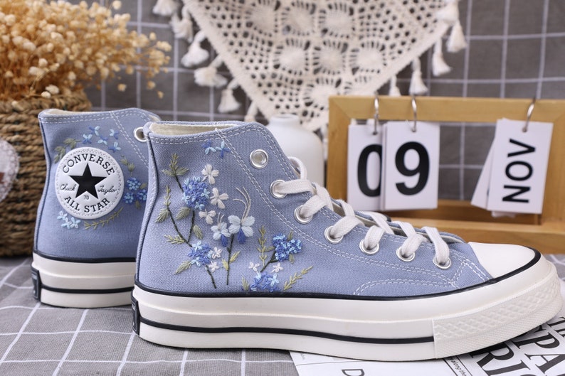 Broderie florale personnalisée Converse / Nom personnalisé Converse / Cadeau pour le meilleur ami image 5