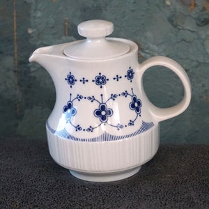 porcelain indian blue strawflower milk pot pot 80s made in Colditz GDR