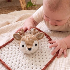 Knuffeldeken met hertje, amigurumi veiligheidsspeeltje, kraamcadeau (pdf-handleiding)