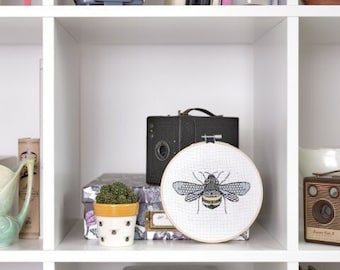 Anchor Blackwork Collection - Blackwork Kit / Bee