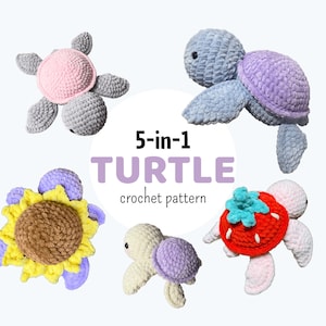 Puede incluir: Cinco tortugas de ganchillo de varios colores, incluyendo rosa, gris, azul, morado, amarillo y rojo. Una tortuga está diseñada como una fresa, y otra como un girasol. El texto "5-en-1 TURTLE crochet pattern" está en el centro.