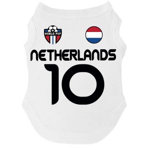 Puede incluir: Camiseta blanca para mascotas con la palabra "NETHERLANDS" en negro y el n&uacute;mero "10". La camiseta incluye un emblema de la bandera holandesa y un logotipo de "WORLD PUP".