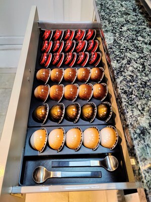 Porte-capsules Nespresso Avec 2 étagères - Tiroir Pour 40 Capsules + Rangement Sirop, Tasses - Design Métal/bois