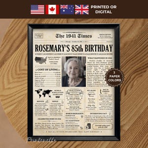 Puede incluir: Un póster enmarcado estilo periódico titulado The 1941 Times, Rosemary's 85th Birthday. Incluye una fotografía central de una persona, datos históricos de 1941, coste de vida, población mundial y aspectos destacados de la cultura pop.