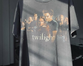 Retro Vintage Twilight Shirt, Twilight Fans Homage T-shirt, Gift For Book Lover Twilight Saga Comic Retro, Vampires Wolves Romance shirt