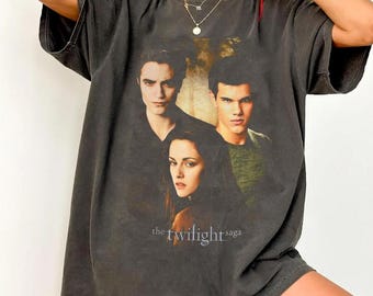 Retro Vintage Twilight Shirt, Twilight Fans Homage T-shirt, Gift For Book Lover Twilight Saga Comic Retro, Vampires Wolves Romance shirt
