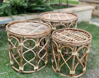 Taburetes de caña hechos a mano: otomanas nido, mesitas de noche