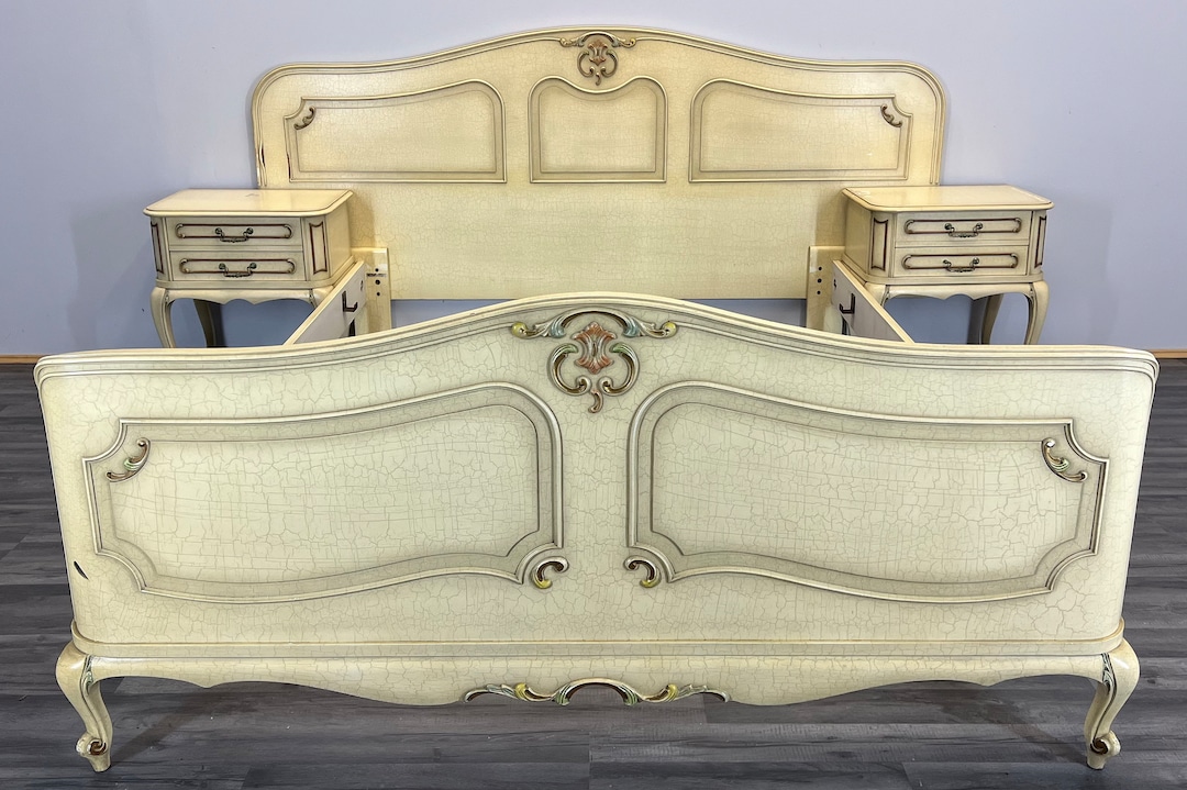 Vintage French Shabby Chic King Size Bed With Bedside Tables LOT 2754
