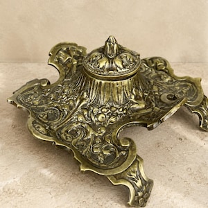 Inkwell Set Vintage French Style Ornate Decorative Desk Ink Pot Holder LOT 6027