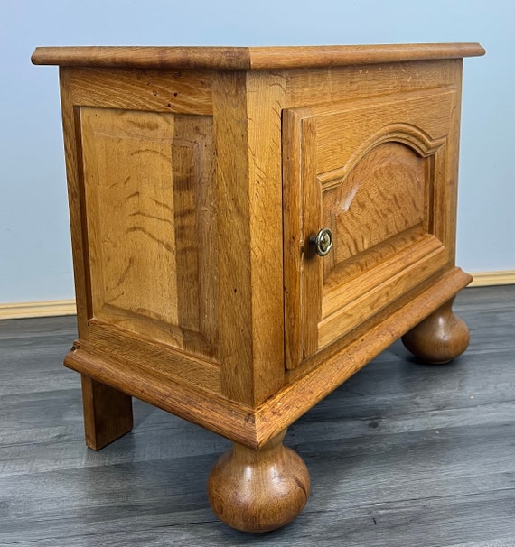 フランス　木製サイドテーブル　ベッドサイドテーブル 素晴らしいフランス製ベッドサイドテーブル、食器棚、キャビネットの