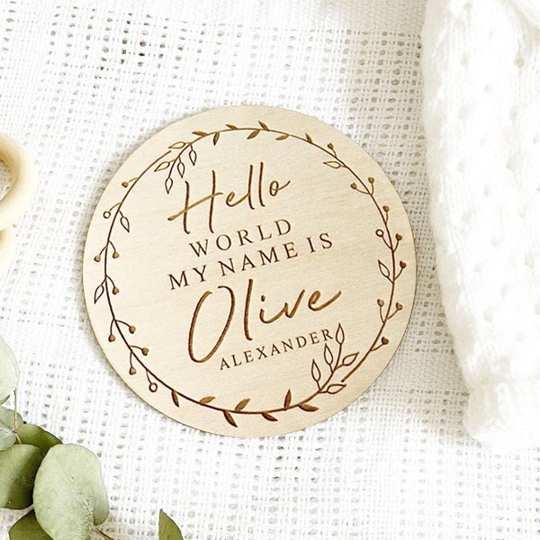 Panneau personnalisé d'arrivée de bébé | Bonjour tout le monde mon nom est l Plaque gravée pour le nom de bébé | Cadeau de naissance en bois | Disque d'accessoires photo pour réseaux sociaux