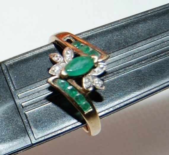 10K Yellow Gold Ring Marquise Green Emerald Gemst… - image 2