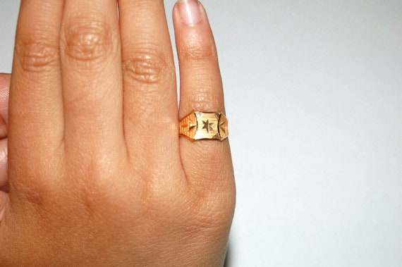 14k Gold Baby Feet Ring | Sarraf.com