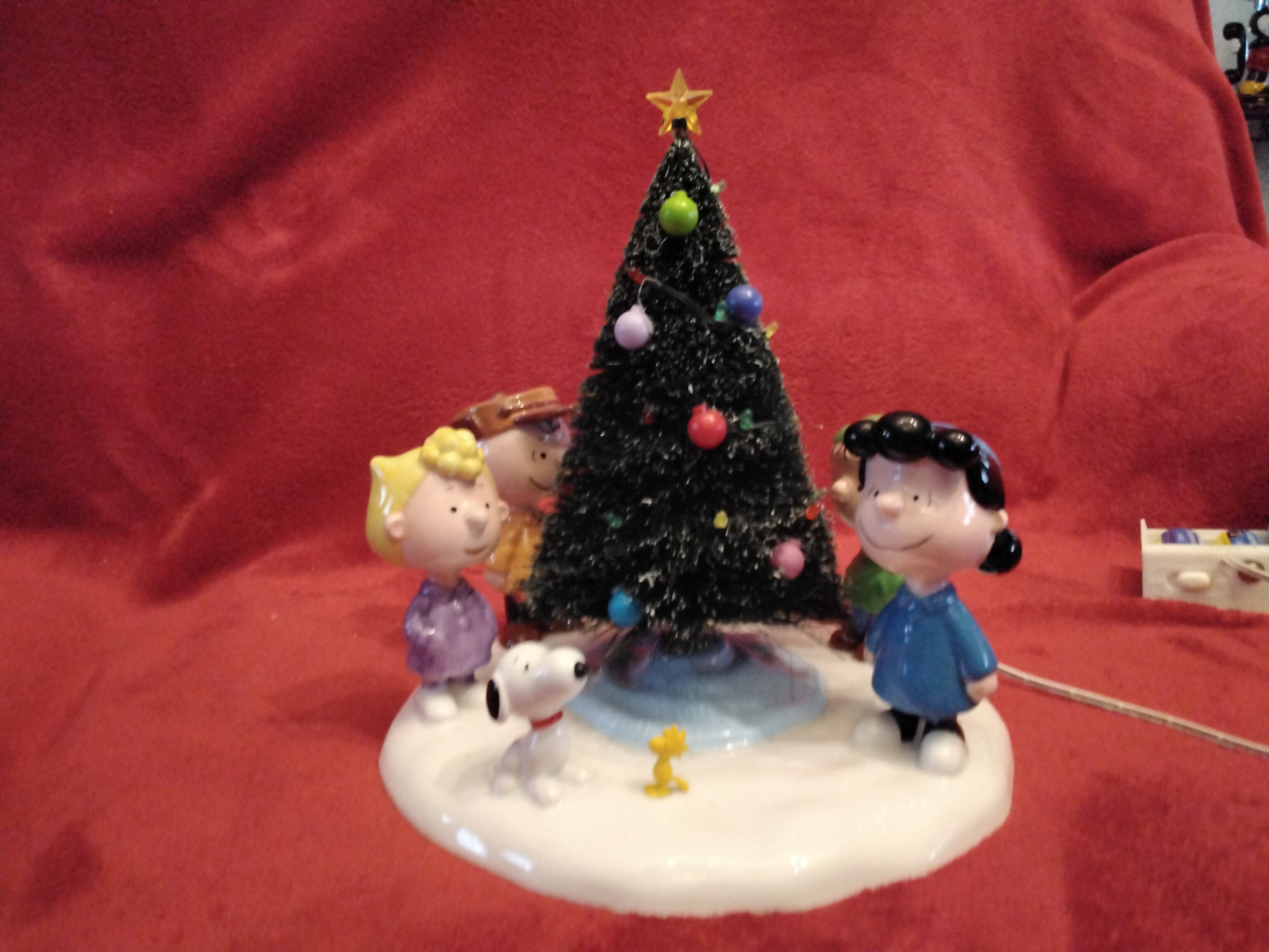 Peanuts Village - Lucy Is In Figurine - Department 56 - Christmas In