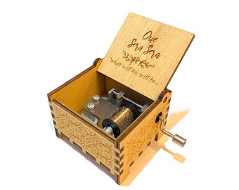 Que Sera Sera | Wind-up & Hand-crank Music Box | Custom Engraving | Perfect Gift for Your Loved Ones