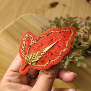 Handcrafted and hand-embroidered brooch - jewelry and gift for women - Les Amis Imaginaires by Gallaizig