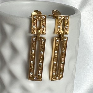 Pendientes de diamantes con etiquetas cuadradas y rectangulares en oro macizo de 18 quilates