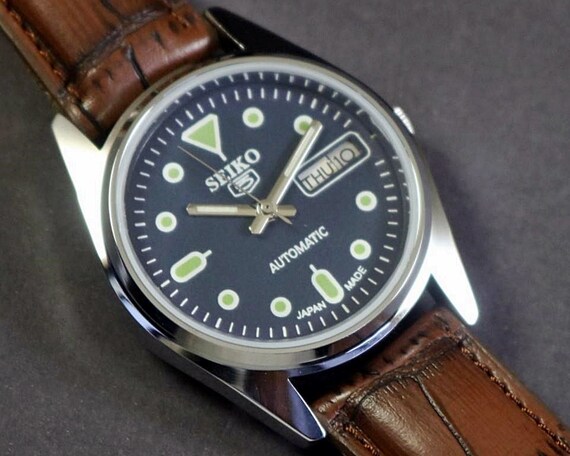 Vintage Unused Seiko 5 Automatic Blue Mens Wrist Watch Caliber